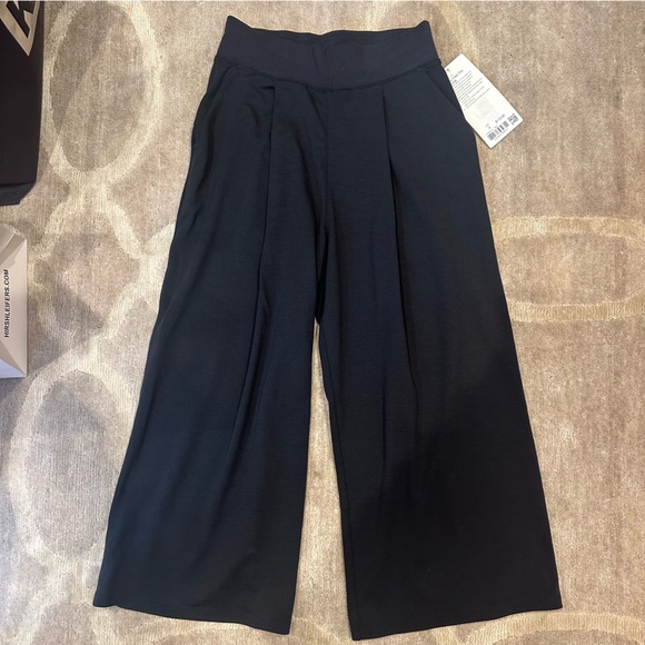 NWT Lululemon Can You Feel the Pleat Cropped Pants - Picture 2 of 7